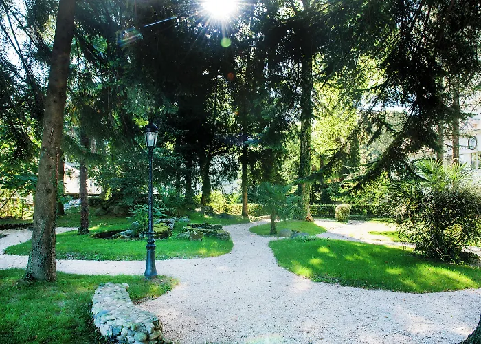 Отель Grand Gallia & Londres Лурд